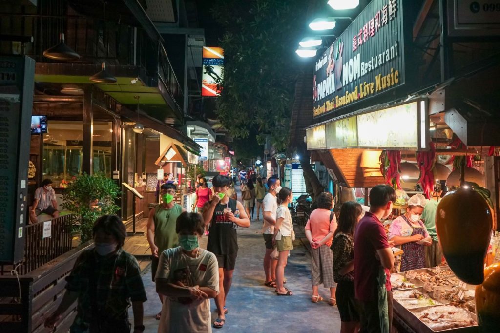 ถนนคนเดินเกาะหลีเป๊ะ