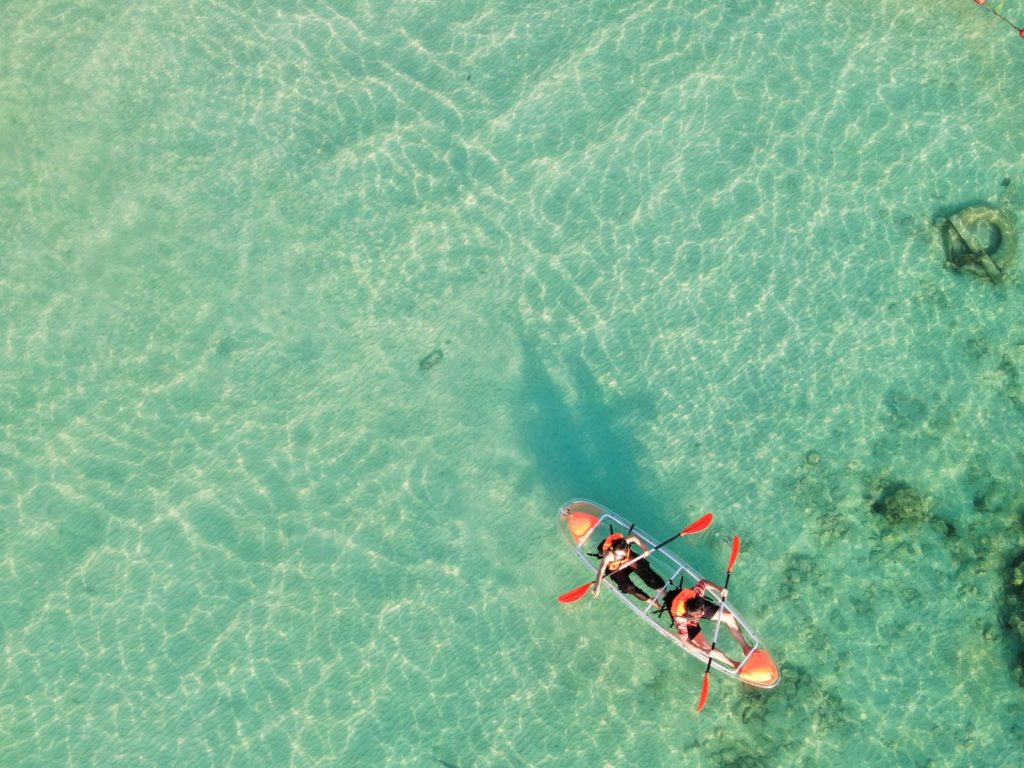 พายเรือคายัค (Kayaking)